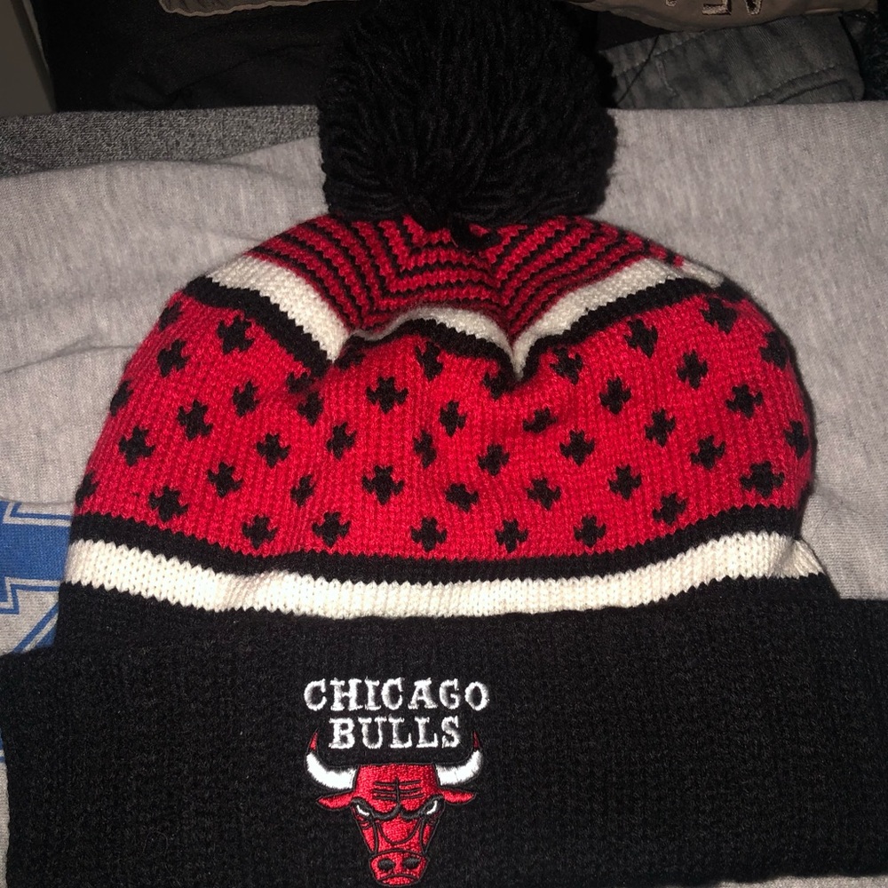 NBA Chicago Bulls Winter Hat New With Tags - Red , Black, Whitevery comfortable - Picture 5 of 8